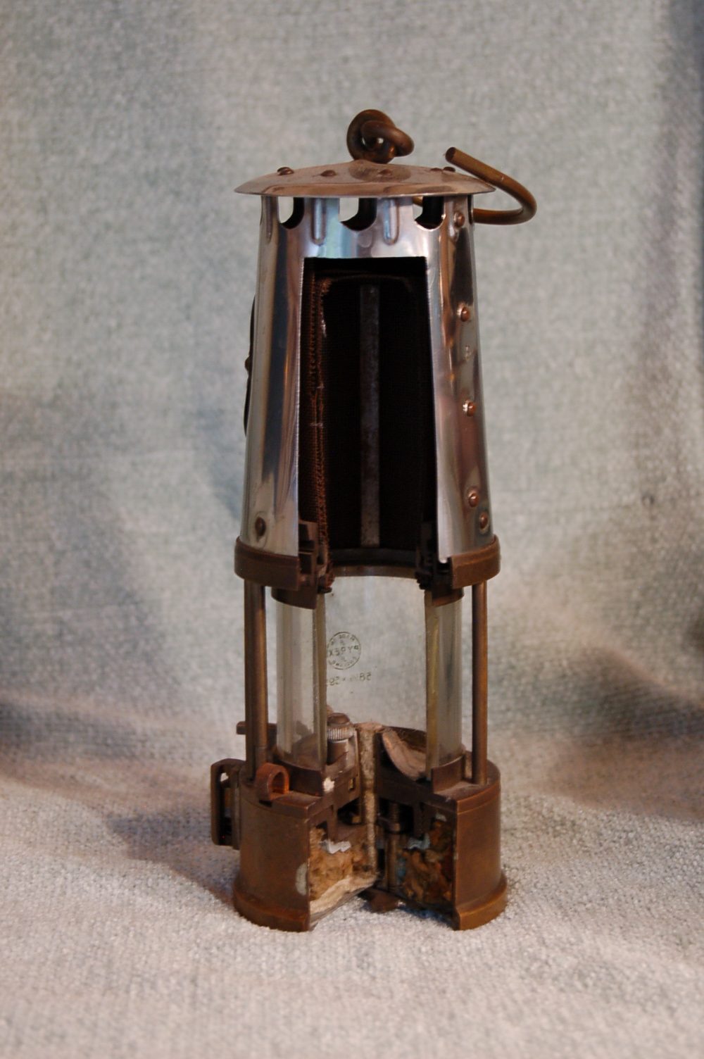 The Type 6 lamp cutaway showing the internal construction