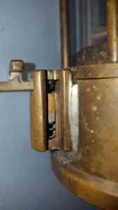 protector lamp opening magnet mechanism